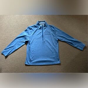Vineyard Vines men’s performance 1/4 zip
Size Large